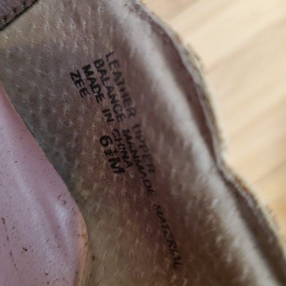 Polka-dot ponyhair heels with velvet bow. - Picture 3 of 4